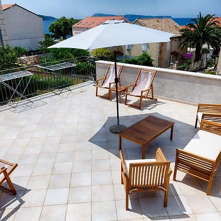 Apartments Kastelani Komiža Kültér fotó