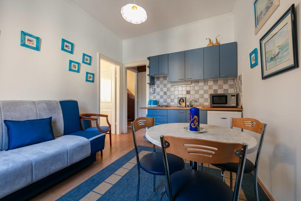 Apartments Kastelani Komiža Kültér fotó