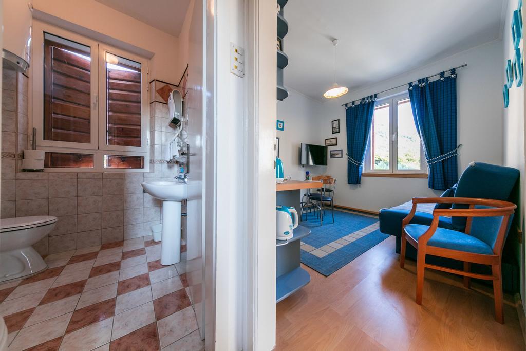 Apartments Kastelani Komiža Kültér fotó