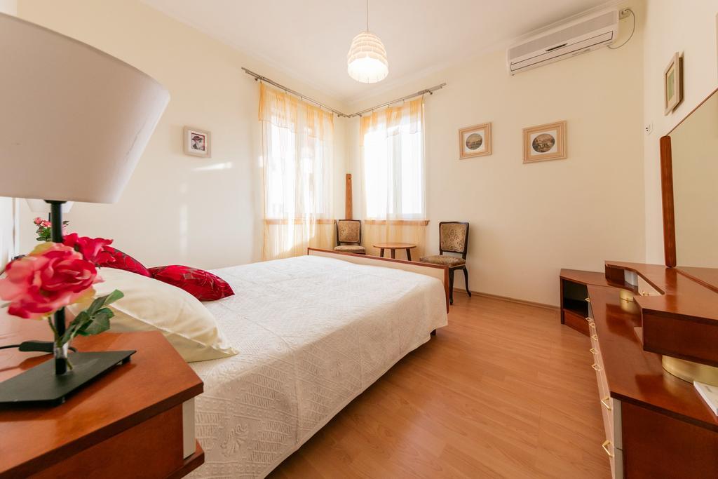 Apartments Kastelani Komiža Kültér fotó