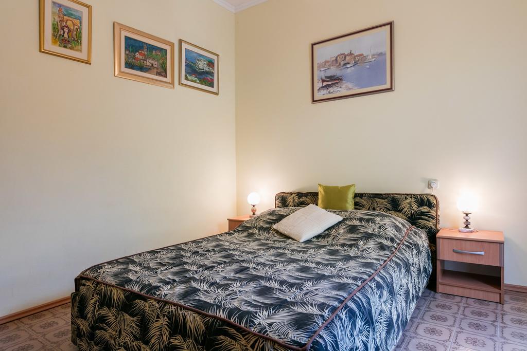 Apartments Kastelani Komiža Kültér fotó