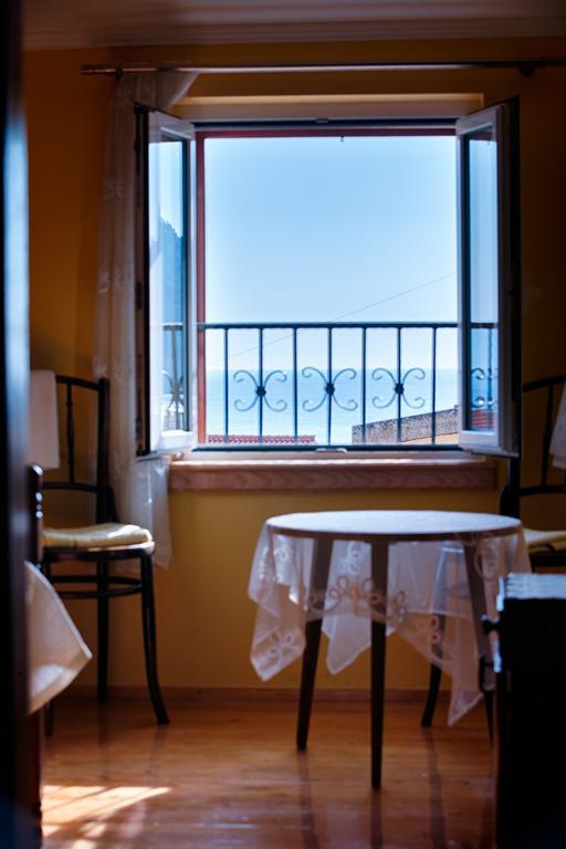 Apartments Kastelani Komiža Kültér fotó