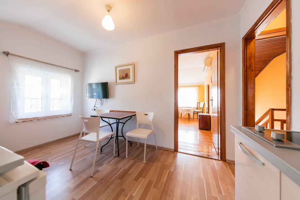 Apartments Kastelani Komiža Kültér fotó