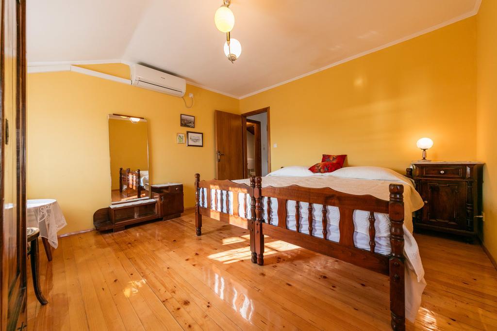 Apartments Kastelani Komiža Kültér fotó