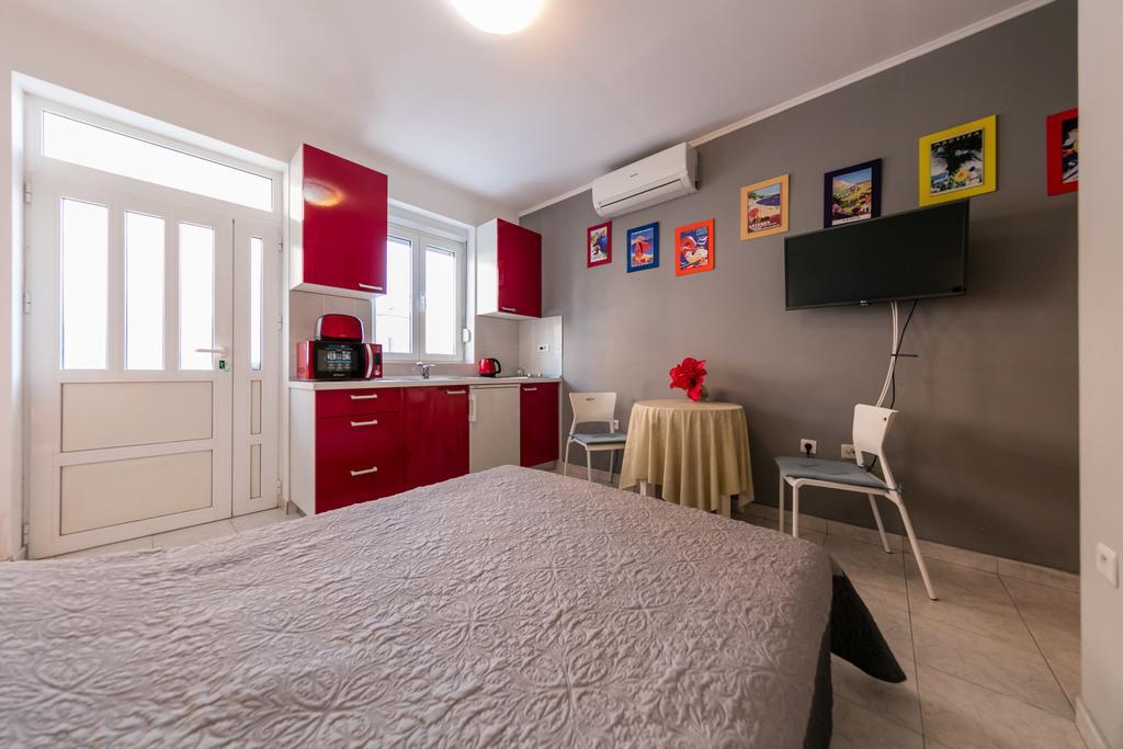 Apartments Kastelani Komiža Kültér fotó