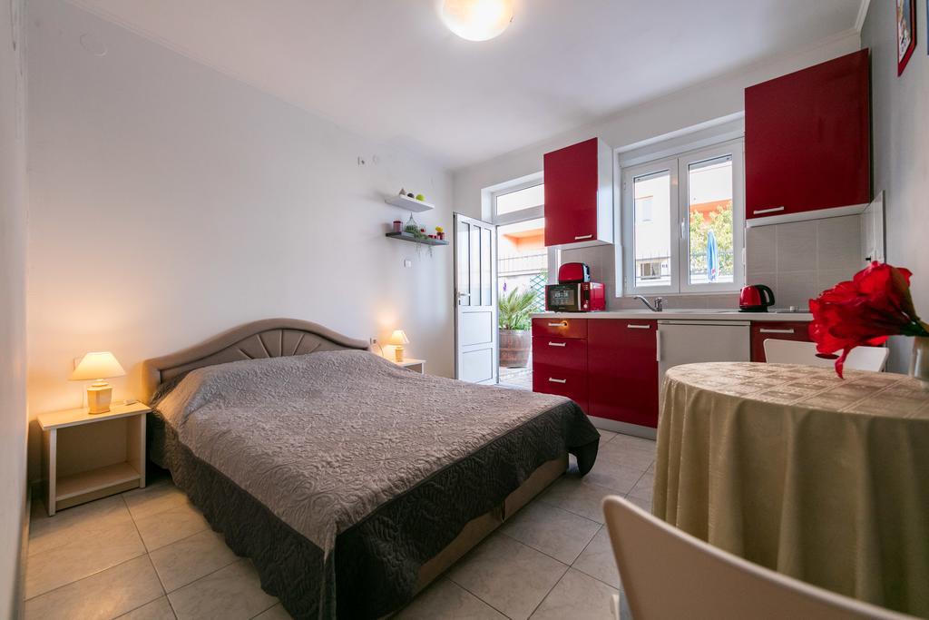Apartments Kastelani Komiža Kültér fotó