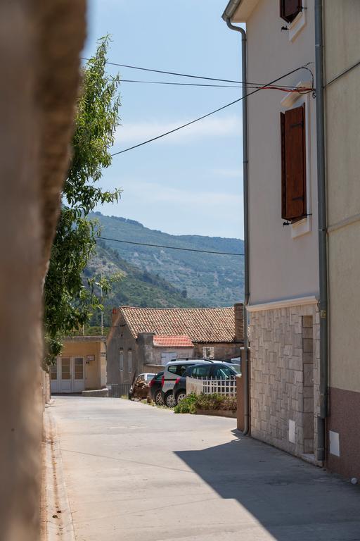 Apartments Kastelani Komiža Kültér fotó