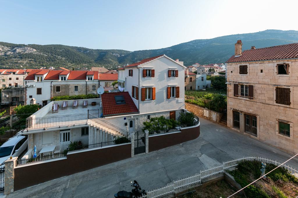 Apartments Kastelani Komiža Kültér fotó