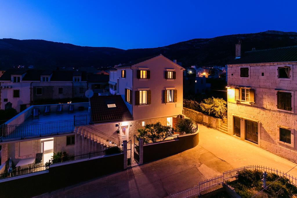 Apartments Kastelani Komiža Kültér fotó