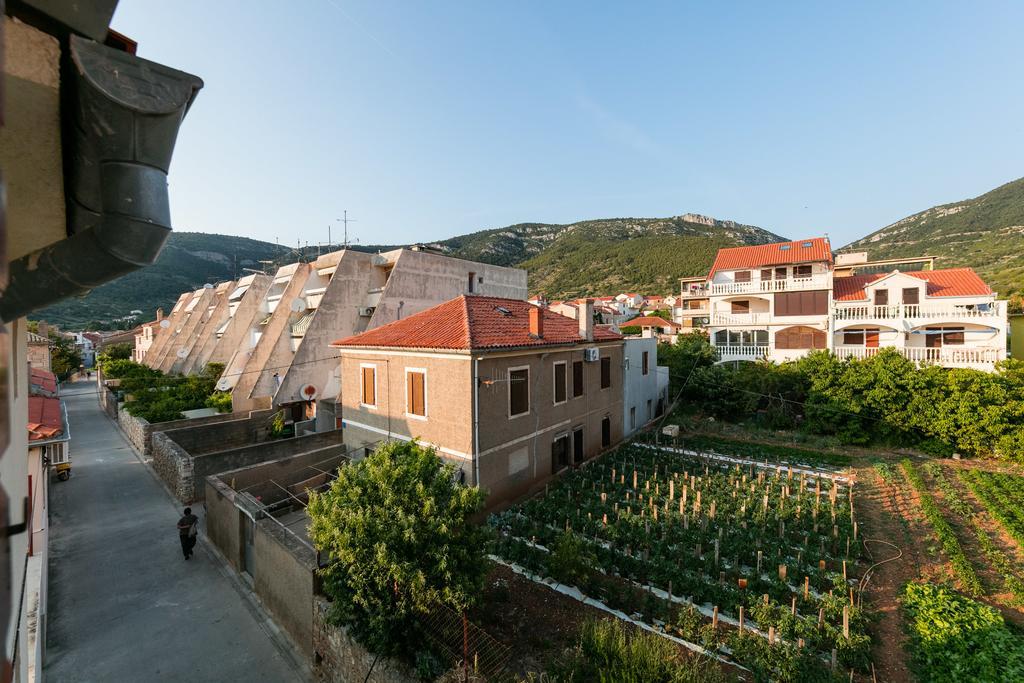 Apartments Kastelani Komiža Kültér fotó