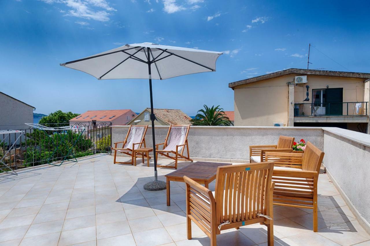 Apartments Kastelani Komiža Kültér fotó