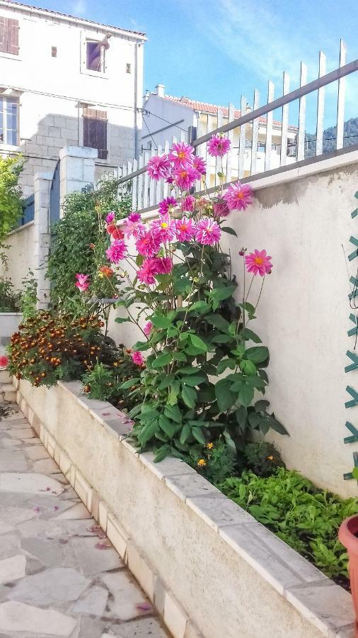 Apartments Kastelani Komiža Kültér fotó
